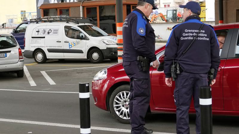 Policiais salvam adoelscente - Getty Images