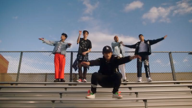 PRETTYMUCH no clipe de Phases - YouTube