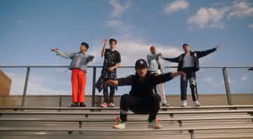 PRETTYMUCH no clipe de Phases - YouTube