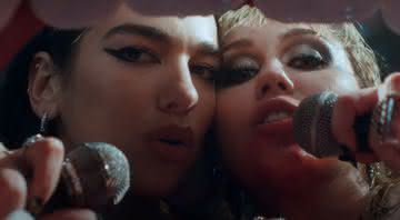 Dua Lipa e Miley Cyrus em "Prisoner" - Reprodução/YouTube