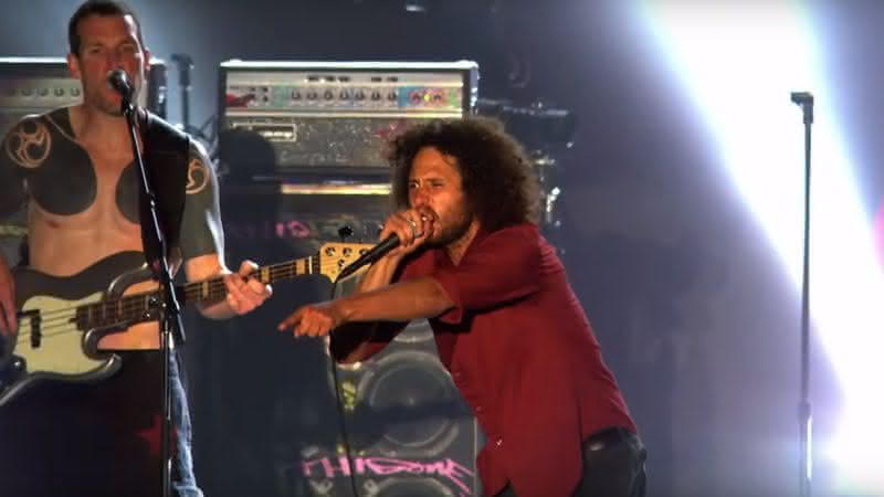 O vocalista do Rage Against The Machine - YouTube