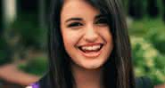 Rebecca Black em cena do clipe de "Friday", que completa dez anos nesta quarta-feira (10) - Reprodução/YouTube