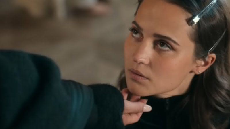 Alicia Vikander é a protagonista da minissérie "Irma Vep" - Divulgação/HBO