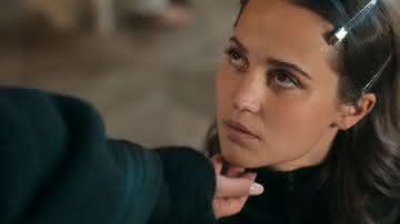 Alicia Vikander é a protagonista da minissérie "Irma Vep" - Divulgação/HBO