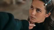 Alicia Vikander é a protagonista da minissérie "Irma Vep" - Divulgação/HBO