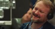 Rian Johnson, diretor de Star Wars: Os Últimos Jedi, afirma que deve fazer novos filmes da saga - YouTube