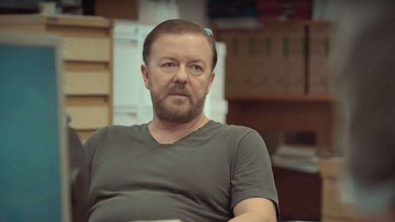 Ricky Gervais em sua produção atual na TV, a série After Life - YouTube/Netflix