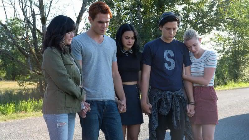 Riverdale: personagens lamentam a morte de Fred Andrews - Divulgação/CW