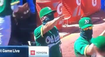 Ryan Christenson, técnico do Oakland Athletics, foi flagrado fazendo saudação nazista - tobymorton/Twitter