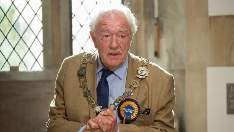 Sabia que, além de "Harry Potter", Michael Gambon estrelou "Morte Súbita", outra história de J.K. Rowling? - Divulgação