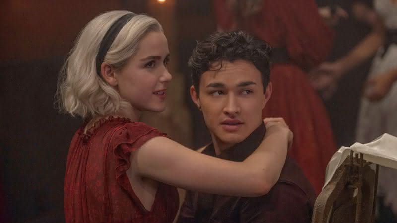 Kiernan Shipka e Gavin Leatherwood são os protagonistas da série - Netflix