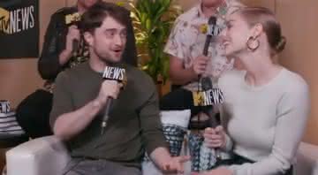 Daniel Radcliffe e Samara Weaving - Reprodução/Twitter