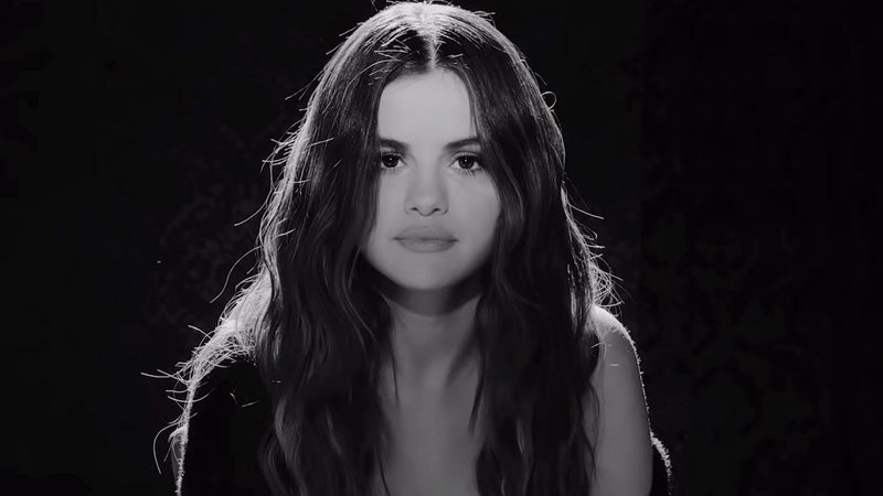 Selena Gomez no clipe de Lose You To Love Me - YouTube