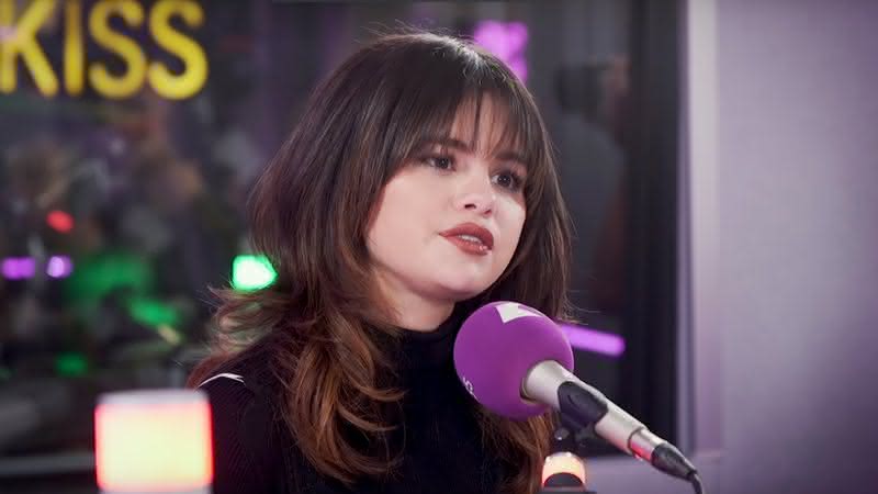 Selena Gomez nos estúdios da rádio Kiss Fm Uk - YouTube