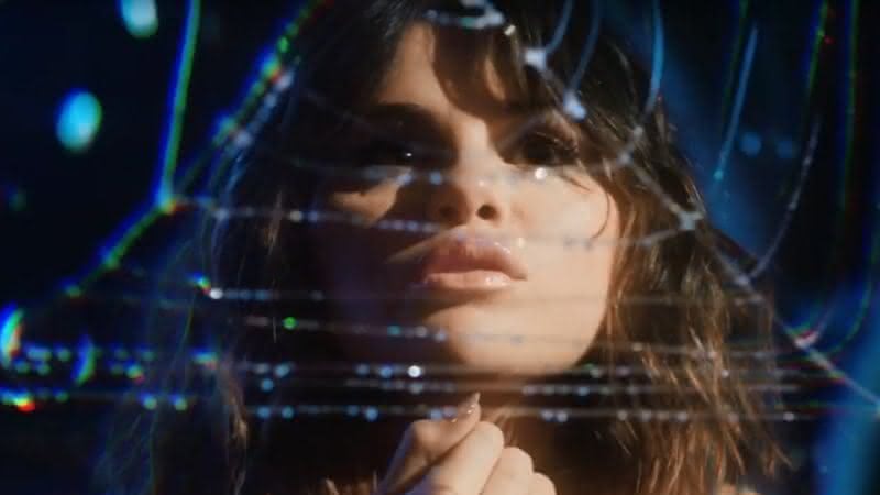 Selena Gomez no clipe de Rare - YouTube