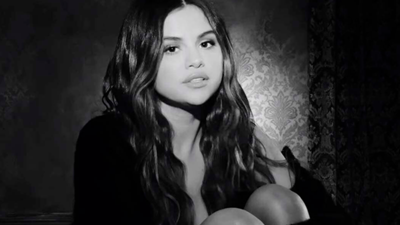 Selena Gomez em clipe de faixa de Rare - Youtube