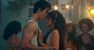 Camila Cabello e Shawn Mendes em Señorita. Crédito: Reprodução/Youtube