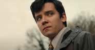 Asa Butterfield interpreta o protagonista Otis na série - (Reprodução/Netflix)