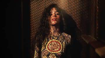 Camila Cabello no clipe do single Shameless - YouTube