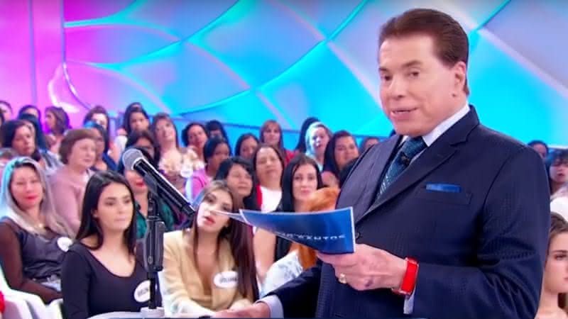 Silvio Santos é dono do SBT e apresentador do Programa Silvio Santos - Transmissão/SBT