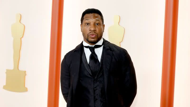 Jonathan Majors  foi acusado de agressão contra sua namorada e, apesar de afirmar ter provas de que é inocente, seu futuro em Hollywood ainda é incerto - Getty Images