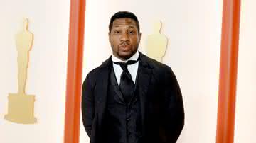 Jonathan Majors  foi acusado de agressão contra sua namorada e, apesar de afirmar ter provas de que é inocente, seu futuro em Hollywood ainda é incerto - Getty Images