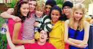 Joe Dempsie, Dev Patel, Hannah Murray e Nicholas Hoult formaram a primeira geração de Skins, em 2007 - Instagram