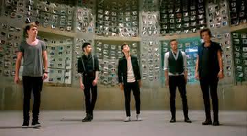 One Direction no clipe de Story of My Life - Reprodução/YouTube