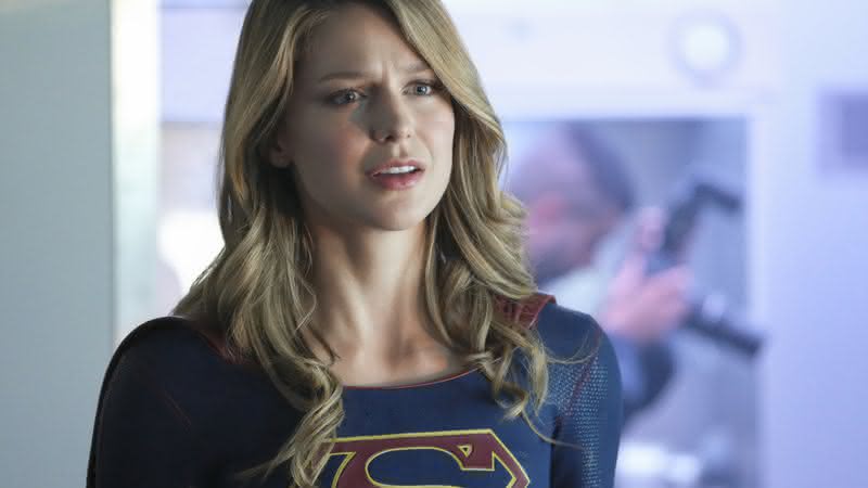 A atriz Melissa Benoist como Supergirl na série de mesmo nome - CBS