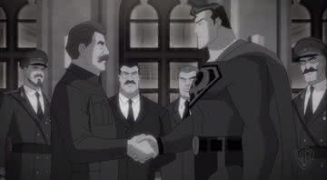 Superman e Stalin em Superman: Entre a Foice e o Martelo - YouTube