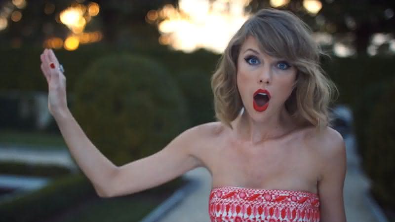 Taylor Swift no clipe Blank Space, single do 1989 - YouTube