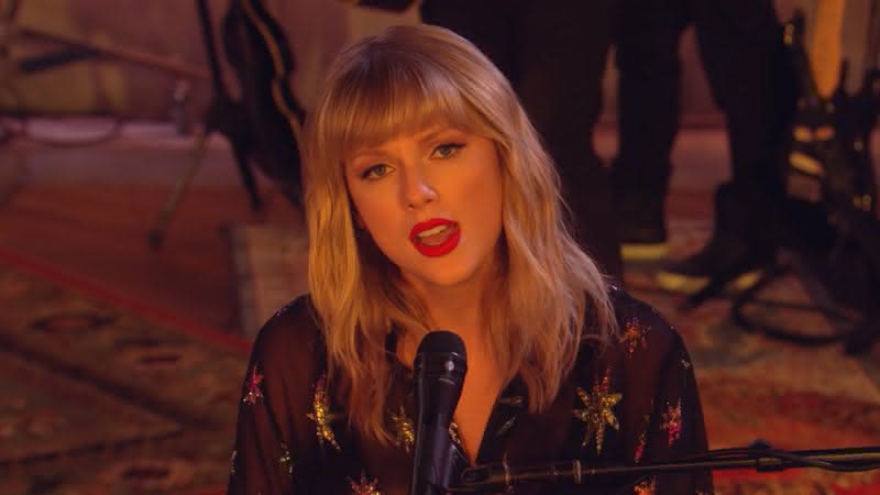 Taylor Swift no Live Lounge da BBC. Crédito: Reprodução/YouTube