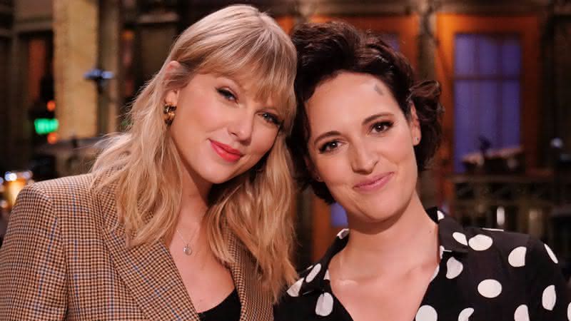 Taylor Swift e Phoebe Waller-Bridge nos bastidores do Saturday Night Live - Reprodução/Twitter