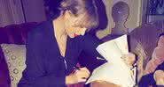 Taylor Swift em clique nas redes ao assinar contrato com a Universal - Instagram