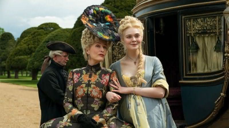 Gillian Anderson e Dakota Fanning em "The Great" - (Divulgação/Hulu)