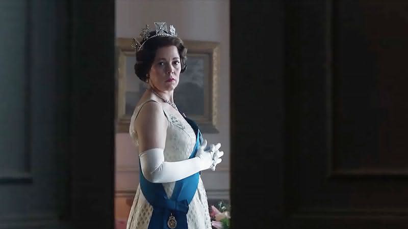 Olivia Colman como Rainha Elizabeth II em The Crown (Reprodução/Netflix)