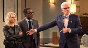 Kristen Bell, Ted Danson e William Jackson Harper em cena de The Good Place - Netflix