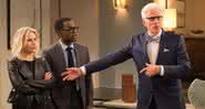 Kristen Bell, Ted Danson e William Jackson Harper em cena de The Good Place - Netflix