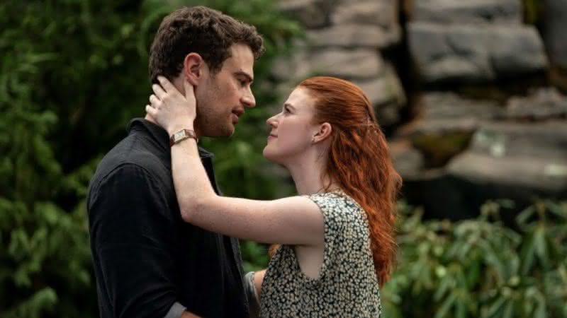 Theo James e Rose Leslie interpretam Henry e Clary em “The Time Traveler’s Wife” - Divulgação/HBO Max