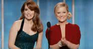 Tina Fey ao lado de Amy Poehler na apresentação do Globo de Ouro de 2013 - YouTube