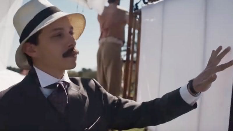 João Pedro Zappa como Santos Dumont - YouTube