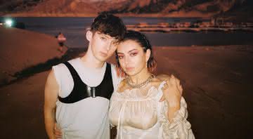 Charli XCX e Troye Sivan. Crédito: Reprodução/Instagram