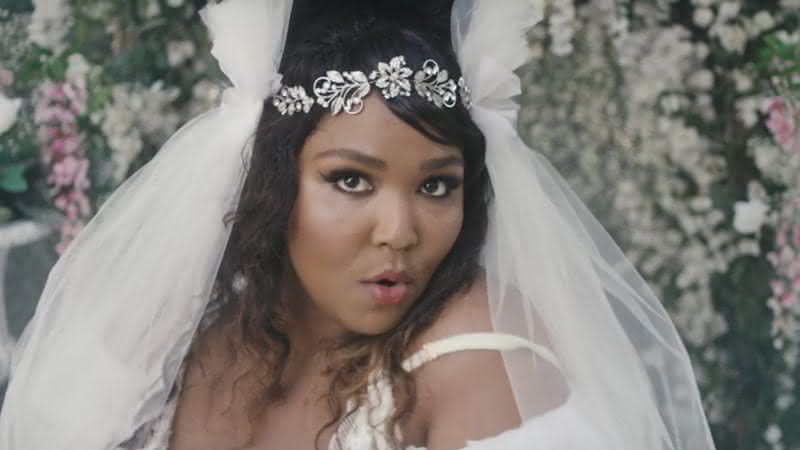 Lizzo em no clipe de Truth Hurts - YouTube