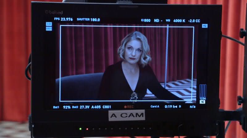 Sheryl Lee como Laura Palmer nos bastidores de Twin Peaks - Reprodução/EW