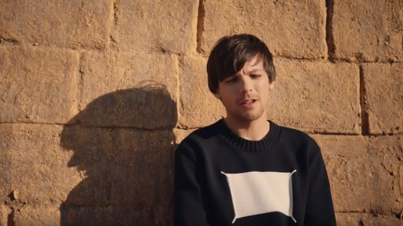 Louis Tomlinson no clipe de Walls - YouTube