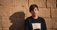 Louis Tomlinson no clipe de Walls - YouTube