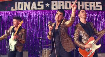 What A Man Gotta Do, clipe do grupo Jonas Brothers - YouTube