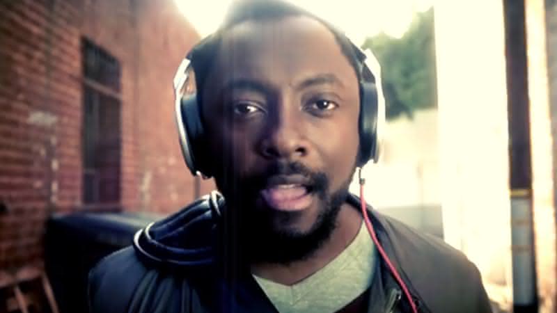Líder do Black Eyed Peas, Will.i.am alega ter sido vítima de racismo - YouTube