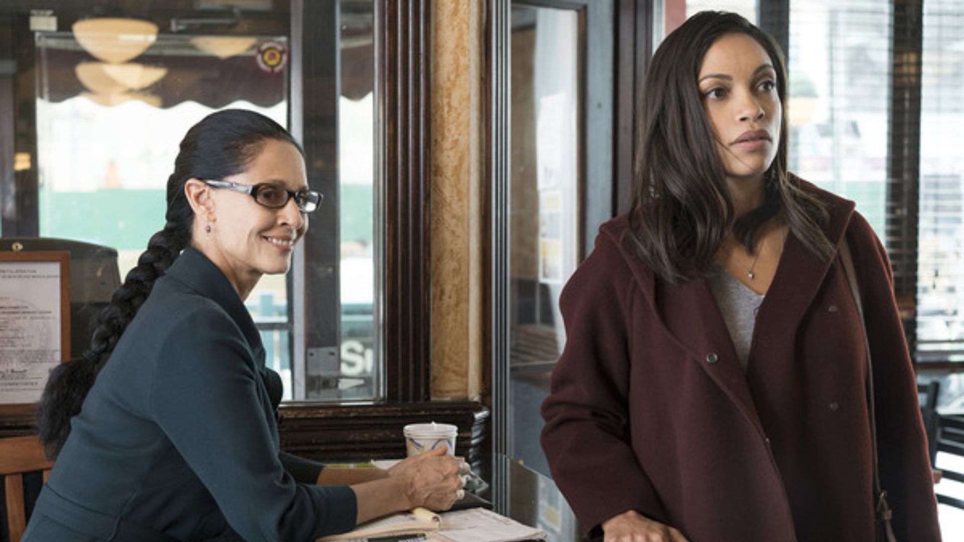 Sônia Braga em cena de "Luke Cage", série da Marvel (Foto: Reprodução/Marvel Studios)