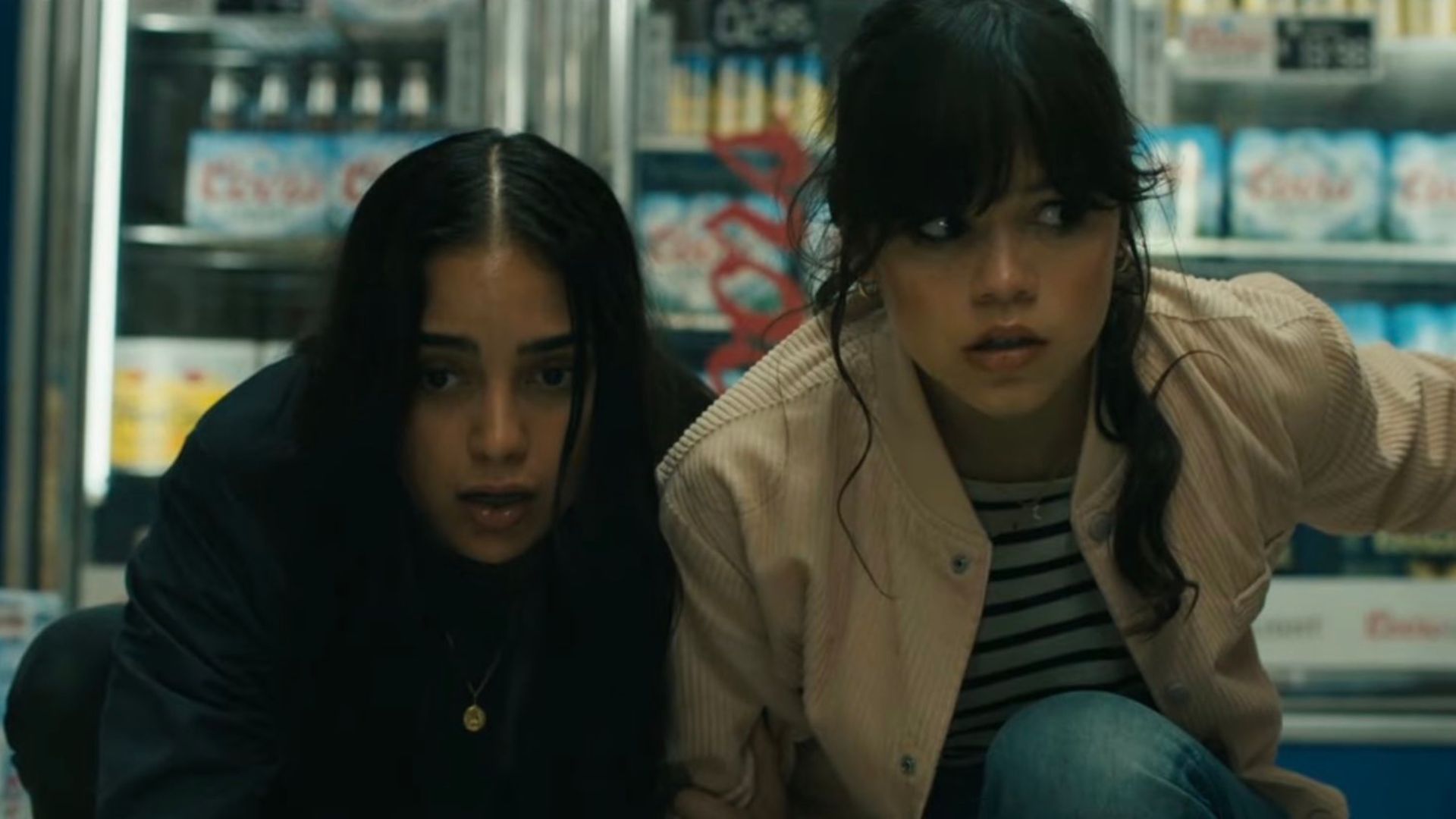 Em "Pânico 6", Sam (Melissa Barrera) e Tara (Jenna Ortega) se mudam para Nova York, mas não conseguem fugir do Ghostface (Foto: Reprodução/Paramount Pictures)